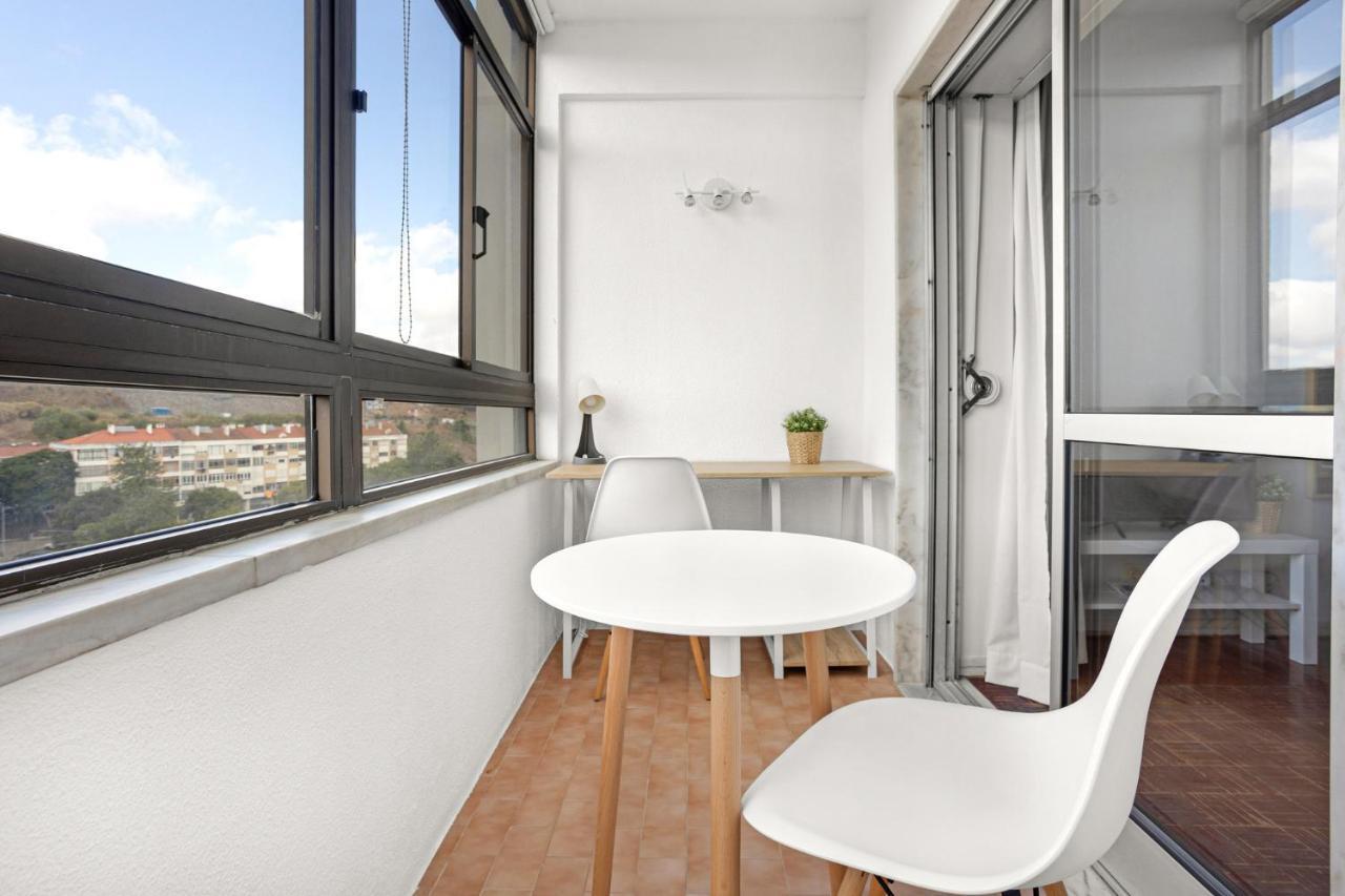 Wonderful Shared Apartment In Alfornelos - Near Metro! Lisboa Exterior foto